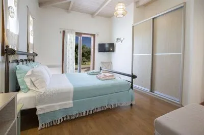 Secluded Villa Asprolià with salt water pool & large garden, close to town.