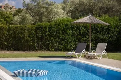 Secluded Villa Asprolià with salt water pool & large garden, close to town.