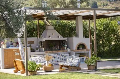 Secluded Villa Asprolià with salt water pool & large garden, close to town.
