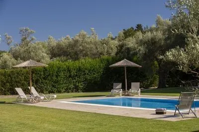 Secluded Villa Asprolià with salt water pool & large garden, close to town.