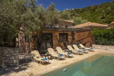 Villa Amoudia - Luxury Villa right on the beach with Private Pool