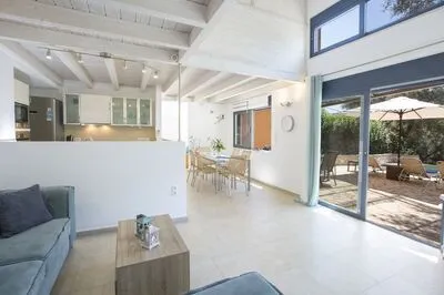 Villa Amoudia - Luxury Villa right on the beach with Private Pool