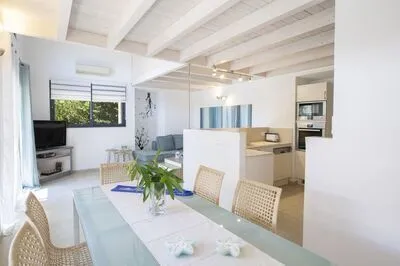 Villa Amoudia - Luxury Villa right on the beach with Private Pool