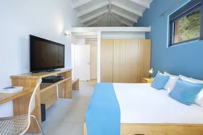 Villa Amoudia - Luxury Villa right on the beach with Private Pool