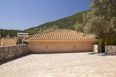 Villa Amoudia - Luxury Villa right on the beach with Private Pool