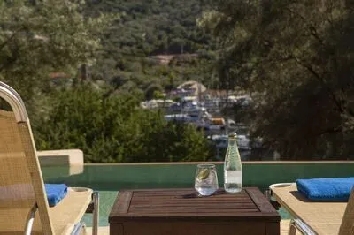 Villa Amoudia - Luxury Villa right on the beach with Private Pool