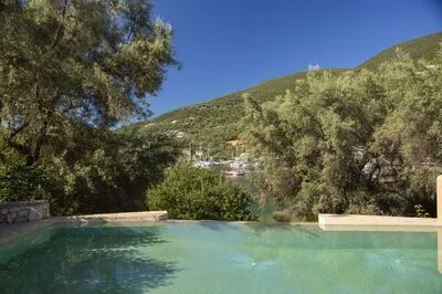 Villa Amoudia - Luxury Villa right on the beach with Private Pool