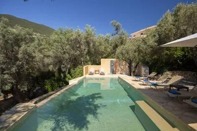 Villa Amoudia - Luxury Villa right on the beach with Private Pool