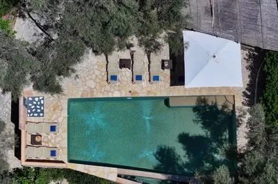 Villa Amoudia - Luxury Villa right on the beach with Private Pool
