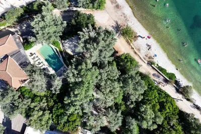 Villa Amoudia - Luxury Villa right on the beach with Private Pool
