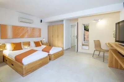 Villa Amoudia - Luxury Villa right on the beach with Private Pool
