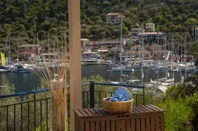 Villa Sivota, Exclusive Villa on the Beach with 99" Underground Cinema