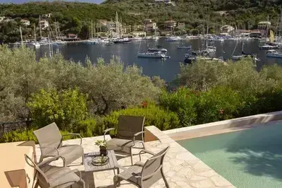 Villa Sivota, Exclusive Villa on the Beach with 99" Underground Cinema