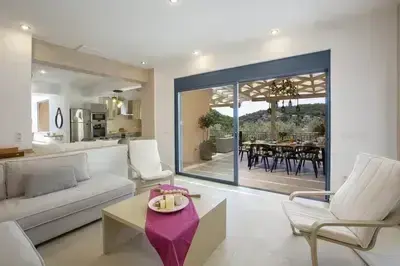 Villa Sivota, Exclusive Villa on the Beach with 99" Underground Cinema