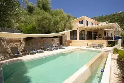 Villa Sivota, Exclusive Villa on the Beach with 99" Underground Cinema