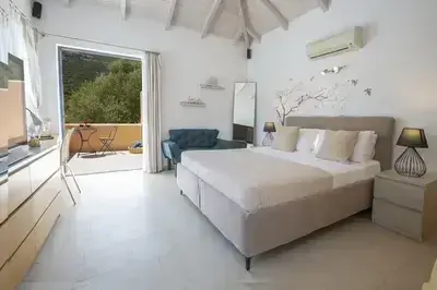 Villa Sivota, Exclusive Villa on the Beach with 99" Underground Cinema