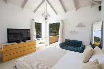 Villa Sivota, Exclusive Villa on the Beach with 99" Underground Cinema