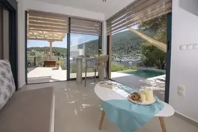 Villa Sivota, Exclusive Villa on the Beach with 99" Underground Cinema