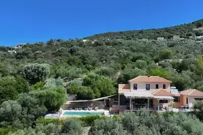 Villa Sivota, Exclusive Villa on the Beach with 99" Underground Cinema