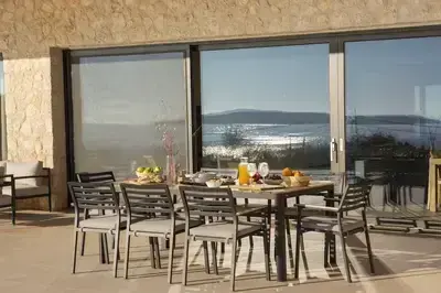 Amber by the sea – Elegant Villa with amazing view and XLarge Infinity Pool