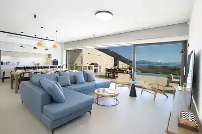 Amber by the sea – Elegant Villa with amazing view and XLarge Infinity Pool