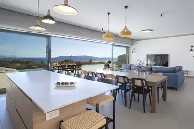 Amber by the sea – Elegant Villa with amazing view and XLarge Infinity Pool