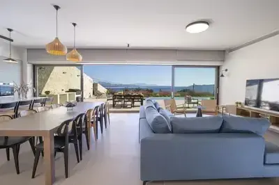 Amber by the sea – Elegant Villa with amazing view and XLarge Infinity Pool
