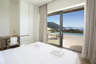 Amber by the sea – Elegant Villa with amazing view and XLarge Infinity Pool