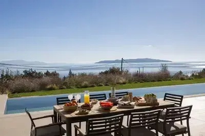 Amber by the sea – Elegant Villa with amazing view and XLarge Infinity Pool