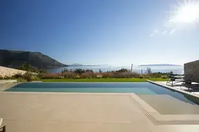 Amber by the sea – Elegant Villa with amazing view and XLarge Infinity Pool