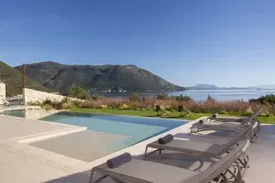 Amber by the sea – Elegant Villa with amazing view and XLarge Infinity Pool