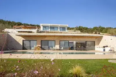Amber by the sea – Elegant Villa with amazing view and XLarge Infinity Pool