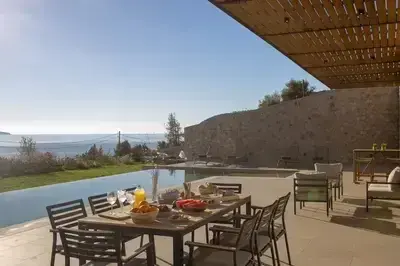 Amber by the sea – Elegant Villa with amazing view and XLarge Infinity Pool