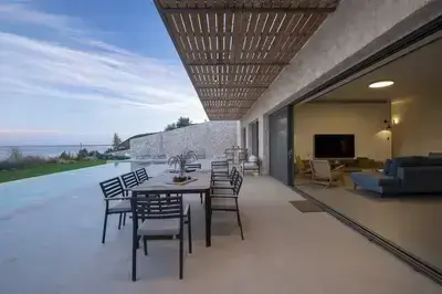 Amber by the sea – Elegant Villa with amazing view and XLarge Infinity Pool