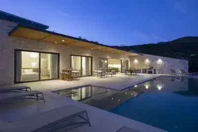 Amber by the sea – Elegant Villa with amazing view and XLarge Infinity Pool