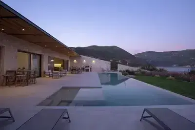 Amber by the sea – Elegant Villa with amazing view and XLarge Infinity Pool