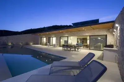 Amber by the sea – Elegant Villa with amazing view and XLarge Infinity Pool