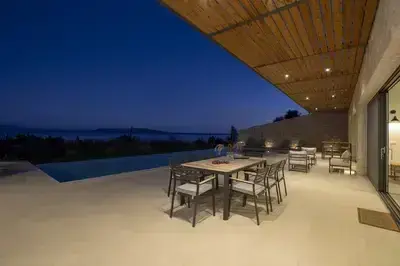 Amber by the sea – Elegant Villa with amazing view and XLarge Infinity Pool
