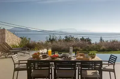 Amber by the sea – Elegant Villa with amazing view and XLarge Infinity Pool