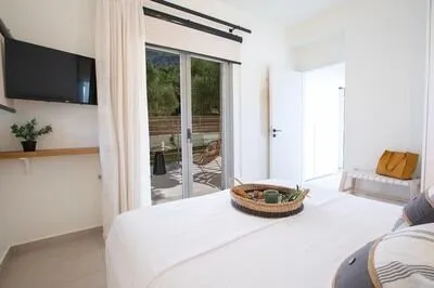 Hyades Villa A – A Serene Luxury Retreat near Agios Nikitas village