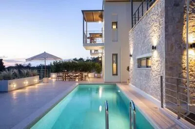 Hyades Villa B – A Premier Luxury Getaway near Kathisma beach