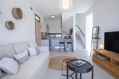 Hyades Villa B – A Premier Luxury Getaway near Kathisma beach