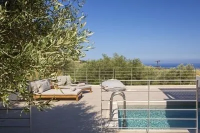Hyades Villa B – A Premier Luxury Getaway near Kathisma beach