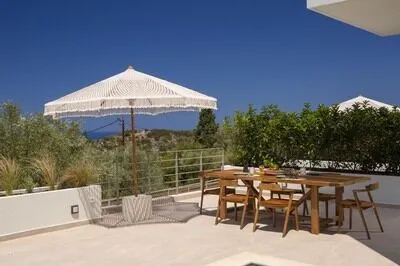 Hyades Villa B – A Premier Luxury Getaway near Kathisma beach