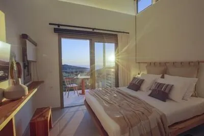 Hyades Villa B – A Premier Luxury Getaway near Kathisma beach