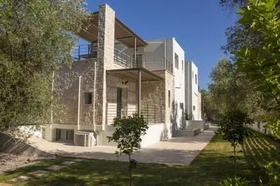 Hyades Villa B – A Premier Luxury Getaway near Kathisma beach