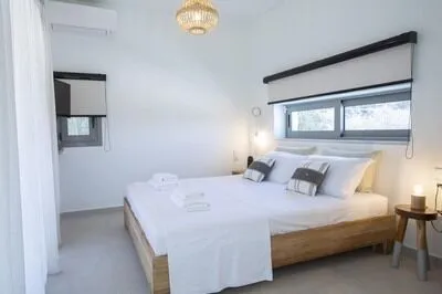 Hyades Villa B – A Premier Luxury Getaway near Kathisma beach