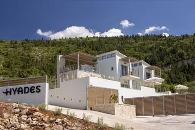 Hyades Villa B – A Premier Luxury Getaway near Kathisma beach
