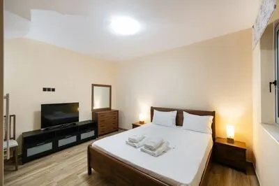 Charming Villa Penelope with Private Pool walking distance to Lefkada town