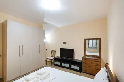 Charming Villa Penelope with Private Pool walking distance to Lefkada town